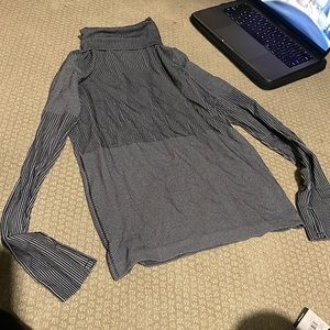 Athleta Drifit turtleneck